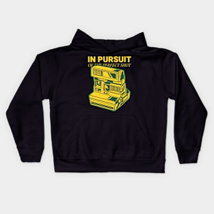IN PURSUIT OF THE PERFECT SHOT PHOTOGRAPHY Kids Hoodie